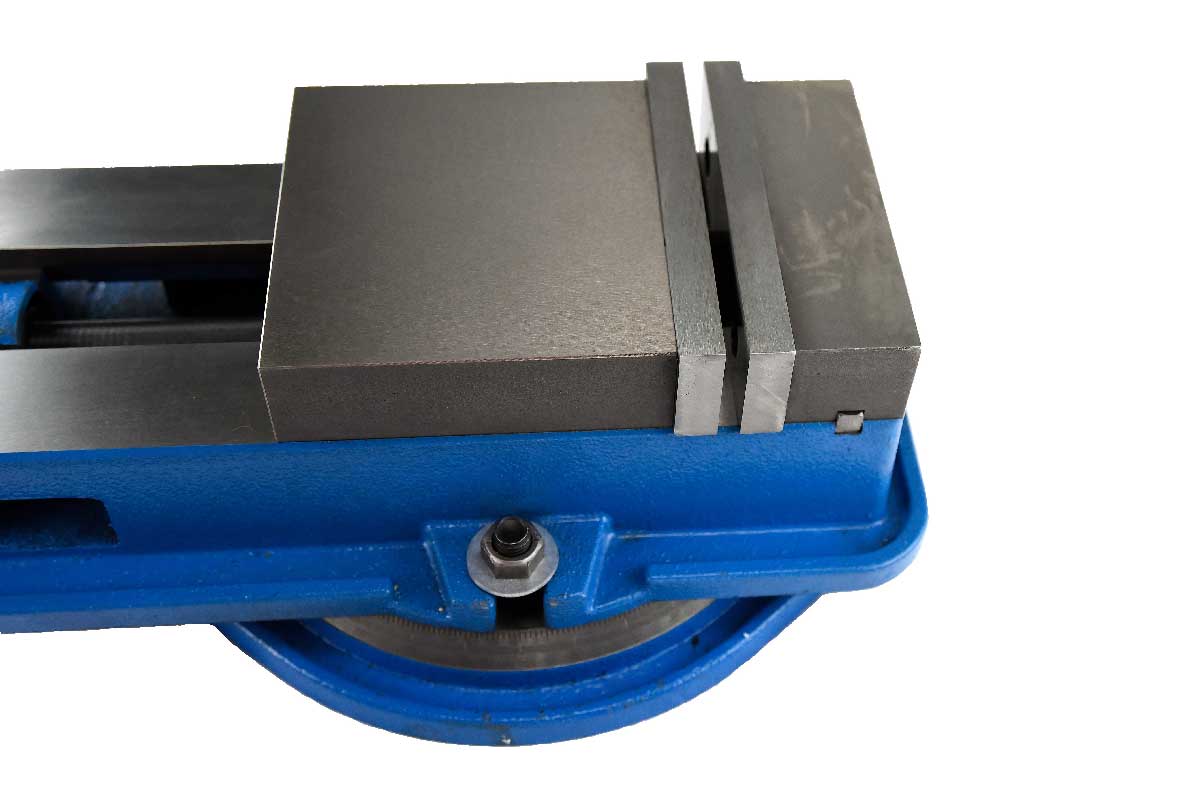 High Precision Milling Vise With Swivel Base 6" close up vise end